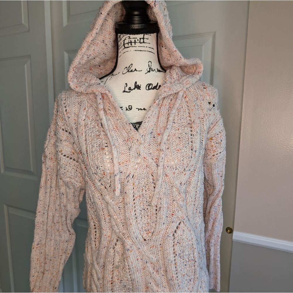 Cupio Cream V-Neck Cable Knit Sweater
